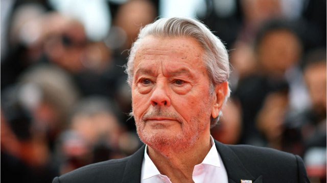 GALA VIDÉO - Il se sentira libéré après : Alain Delon envoie ses meilleures pensées à Bernard Tapie