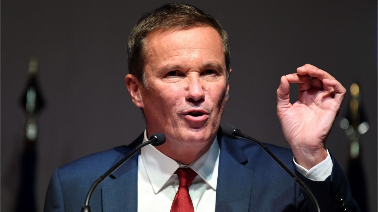 GALA VIDEO - Nicolas Dupont-Aignan fustige "les faux sondages" : "Je ne me désisterai pas".