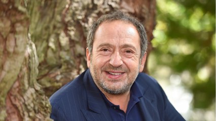GALA VIDEO - Patrick Timsit prépare ses adieux : « J’ai peur d’être trop vieux ".