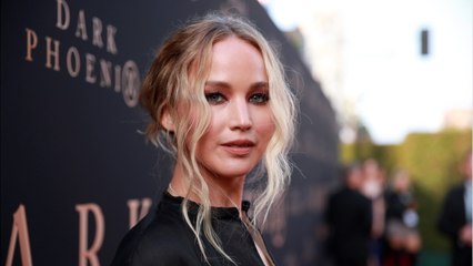 GALA VIDEO - PHOTO – Jennifer Lawrence, radieuse et engagée, prend enfin la pose avec son ventre bien arrondi
