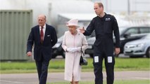 GALA VIDEO - Prince William : comment Elizabeth II et le prince Philip l'ont modelé pour son rôle de futur roi.