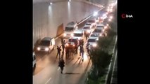 Trafikte durup göbek atan düğün konvoyundaki 5 araca 2 bin 600 TL para cezası kesildi