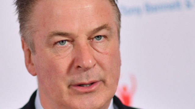 GALA VIDEO - Affaire Alec Baldwin : la famille de la victime, Halyna Hutchins, demande des réponses