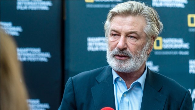 GALA VIDEO - Affaire Alec Baldwin : les langues se délient… « Il est censé vérifier les armes, il est responsable .