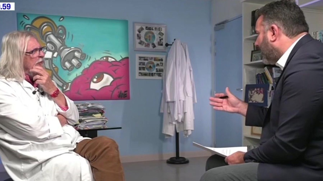 GALA VIDÉO - « On est sur un dérapage complotiste ! " : Bruce Toussaint recadre Didier Raoult