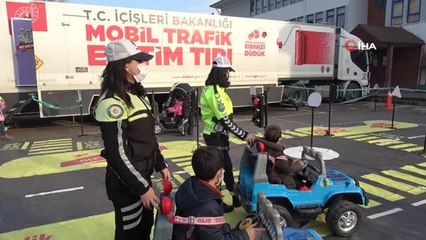Çocuklar, 'Mobil Trafik Eğitim Tırı'nda kuralları öğrendi