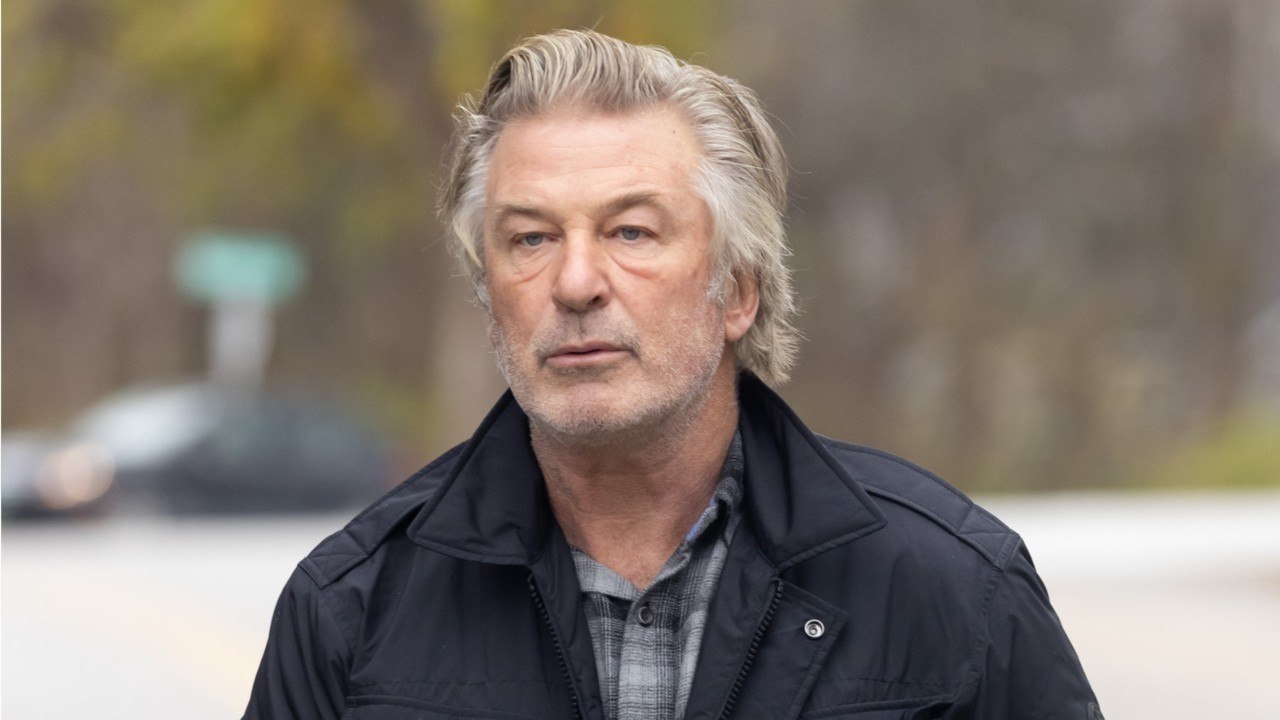 GALA VIDEO - Nouveau drame autour du film d'Alec Baldwin : un technicien doit se faire amputer après une morsure d'araignée