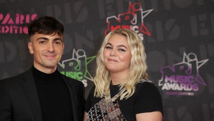 GALA VIDEO – Louane amoureuse : instant complice avec son chéri Florian Rossi