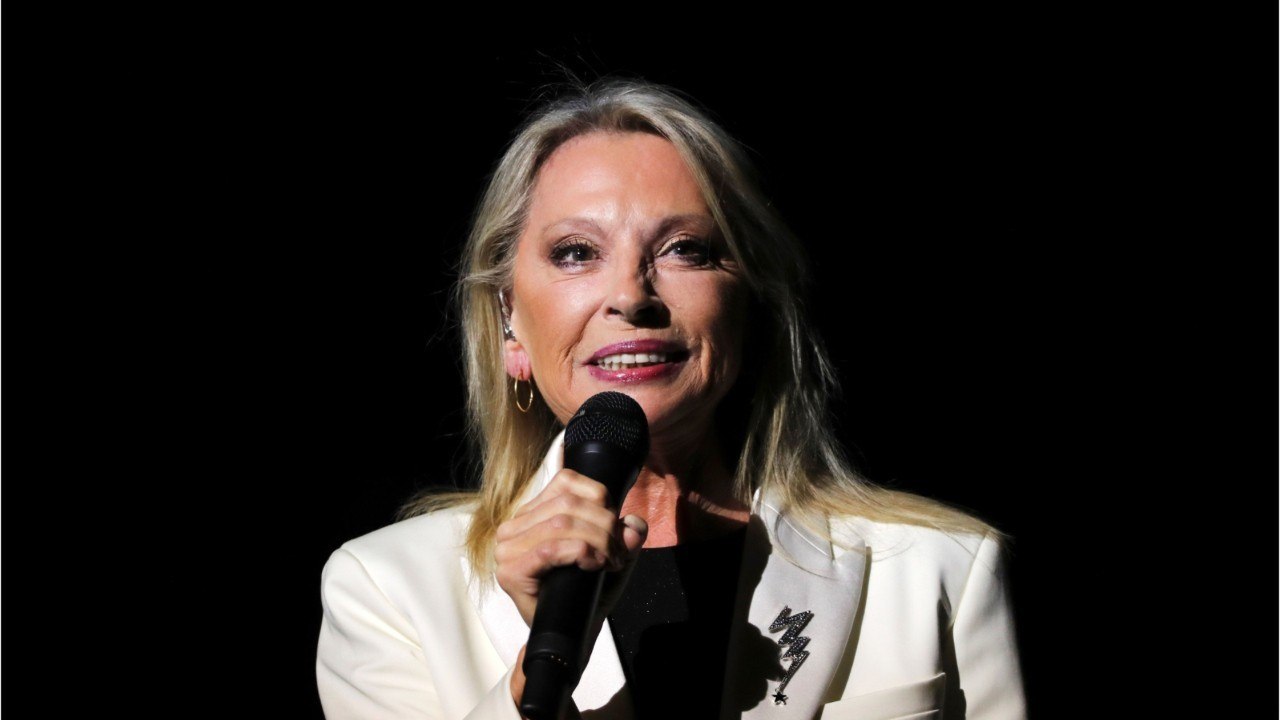 GALA VIDEO - « Elle l’appelait jour et nuit " : Véronique Sanson harcelée depuis 20 ans par une fan à son domicile