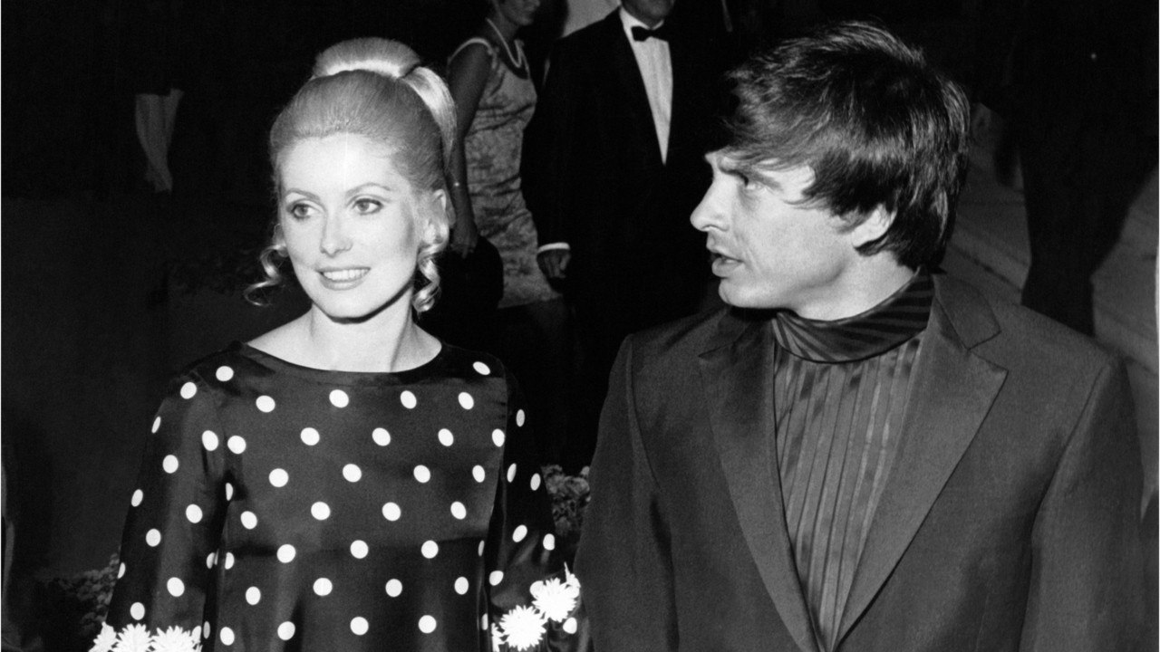 GALA VIDÉO - Le saviez-vous ? Catherine Deneuve : Mick Jagger a été son témoin de mariage
