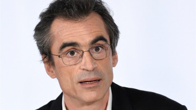 GALA VIDEO - Raphaël Enthoven : Carla Bruni, Justine Lévy... Qui sont les femmes de sa vie ?