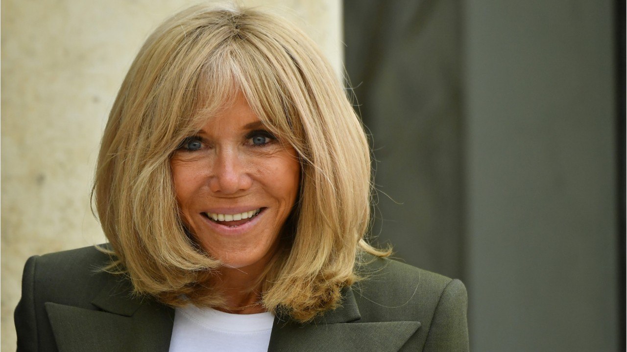 GALA VIDÉO - Brigitte Macron "idole locale" à A...