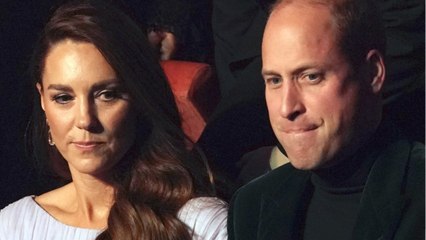 GALA VIDEO - Kate Middleton repousse la main de William : cette étonnante scène
