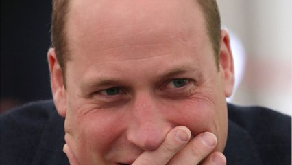 GALA VIDEO – « Vous me faites rougir " : Le prince William grillé en plein flirt