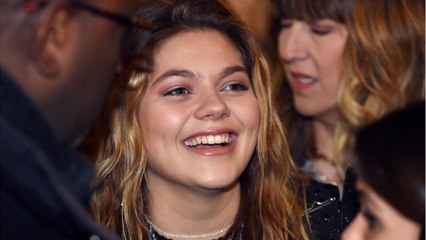 GALA VIDEO - Louane revient sur son enfance pas comme les autres : « Petite, c'était assez difficile "