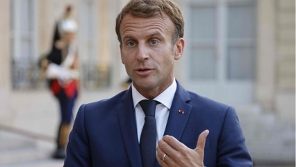 GALA VIDÉO - « C'est le père Noël qui vient " : l'arrivée d'Emmanuel Macron à Marseille attise les moqueries d'un élu local