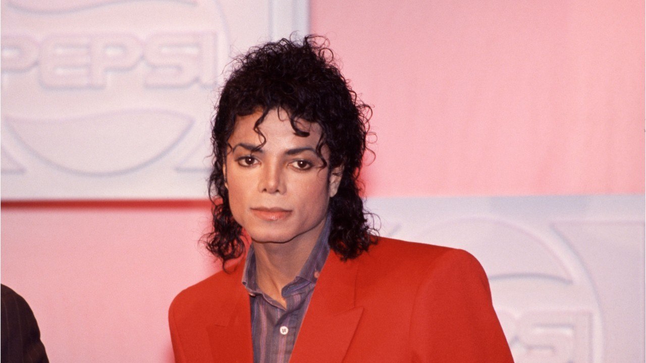 GALA VIDEO - Tombe de Michael Jackson : un dern...