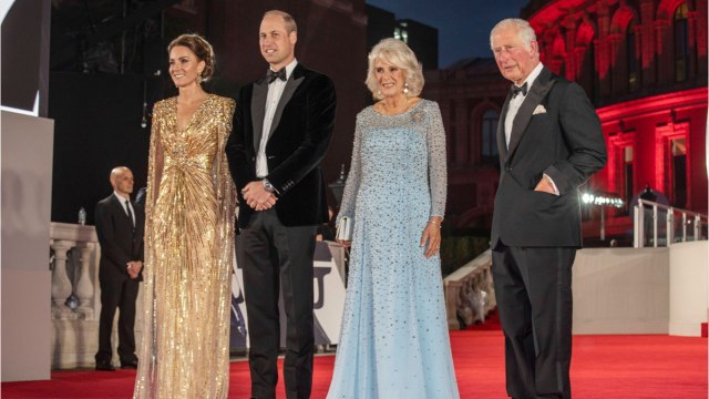 GALA VIDEO : Kate Middleton et William : ce protocole rompu durant l'avant-première de James Bond