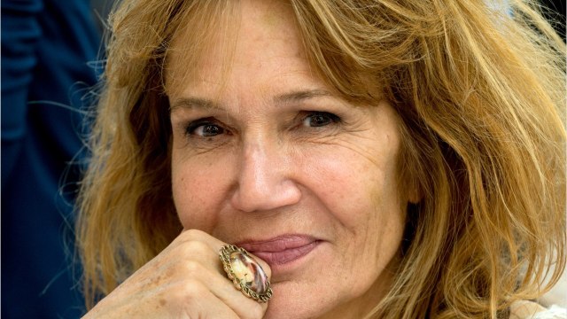 GALA VIDEO - Clémentine Célarié face à la maladie : « compliqué de tomber amoureuse après le cancer