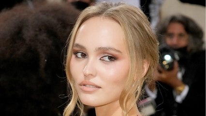 GALA VIDEO – Lily-Rose Depp fait une tendre déclaration à son « amour " : « Je t'aime "