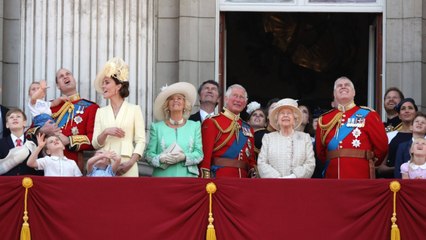GALA VIDEO - Meghan Markle et Harry aux côtés de la reine lors d'un événement incontournable
