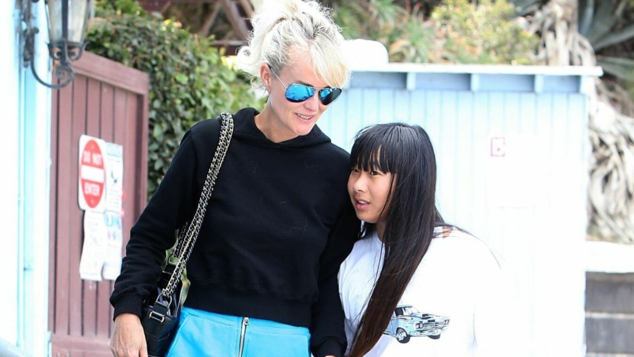 GALA VIDÉO - PHOTO – Jade Hallyday a 17 ans : Laeticia nostalgique de ses jeunes années.