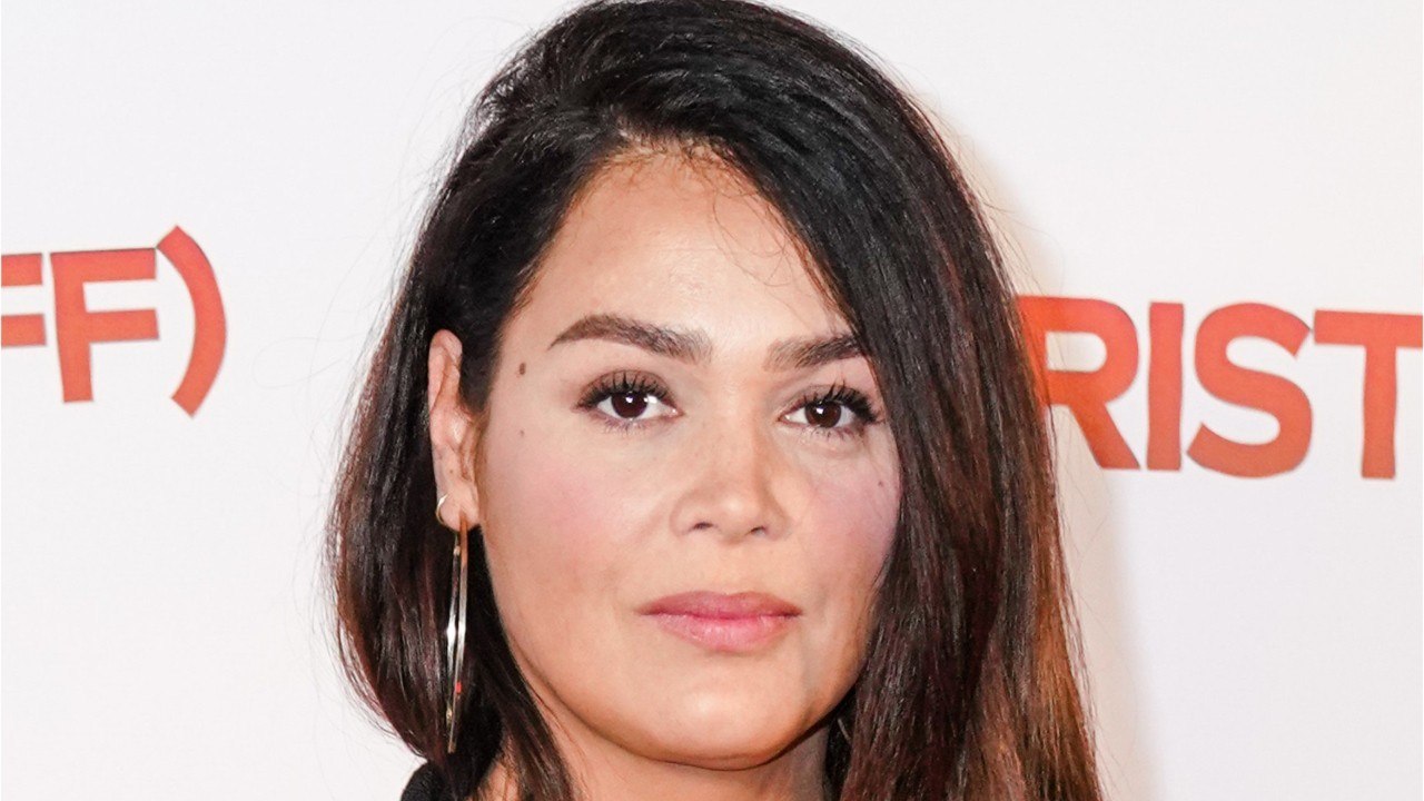 GALA VIDEO - Le saviez-vous ? Lola Dewaere a failli être adoptée par Coluche