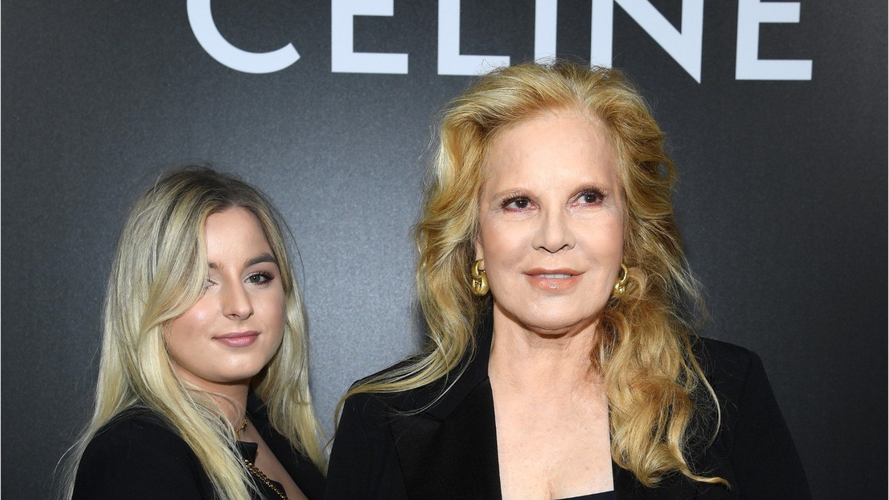 GALA VIDEO – Darina Scotti-Vartan hypnotisante dans une robe bleue : les internautes charmés