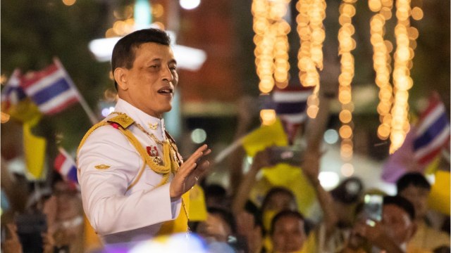 GALA VIDEO - Rama X : pourquoi le roi de Thaïlande est comparé à Barbe Bleu