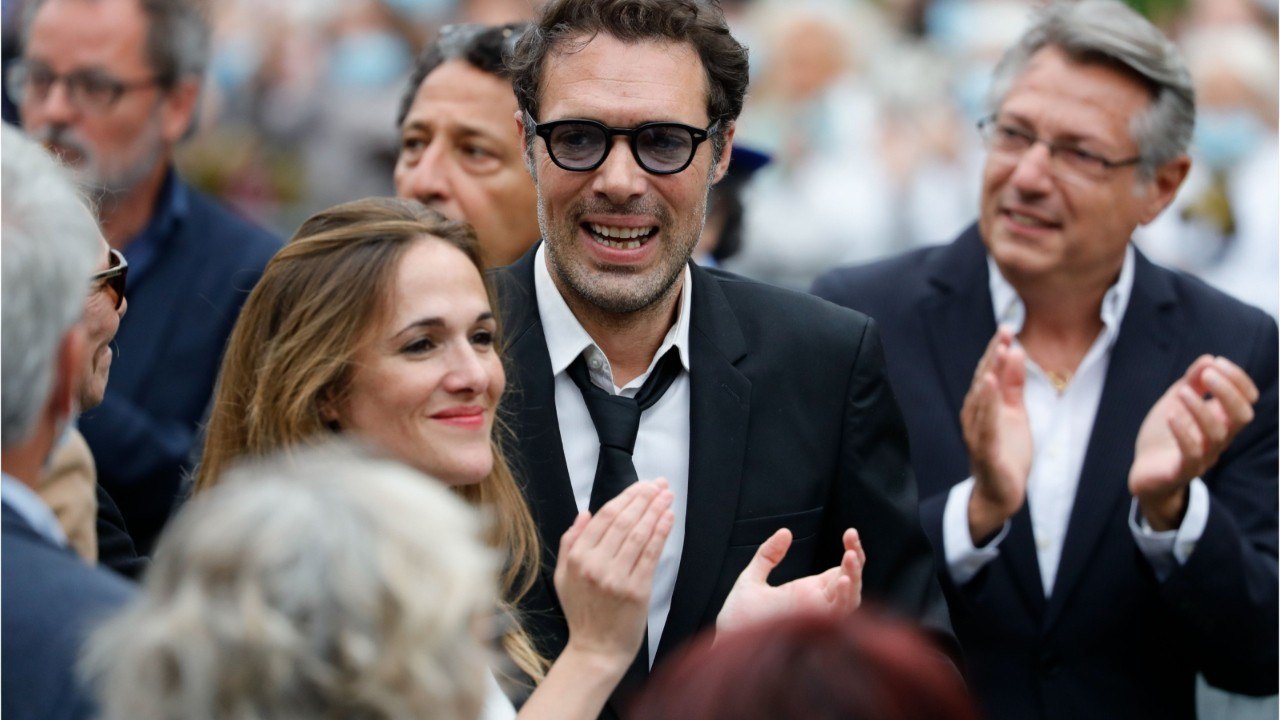 GALA VIDÉO - Guy Bedos "manque" à sa fille Victoria : tendre pensée pour son anniversaire