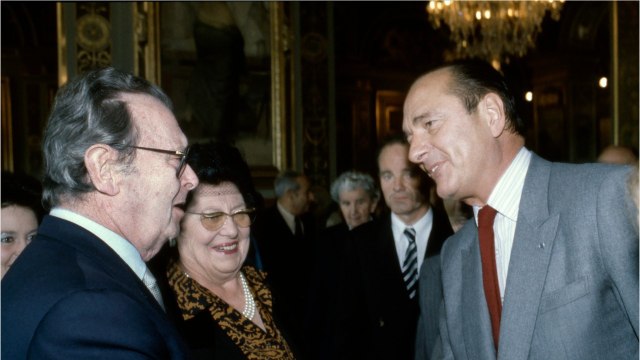GALA VIDEO - « Le roi est nu : ce jour où Jacques Chirac a été photographié dans le plus simple appareil