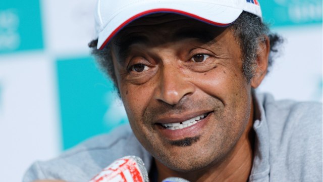 GALA VIDEO - PHOTO – Yannick Noah papy gâteau : il s'éclate avec la craquante Leia !