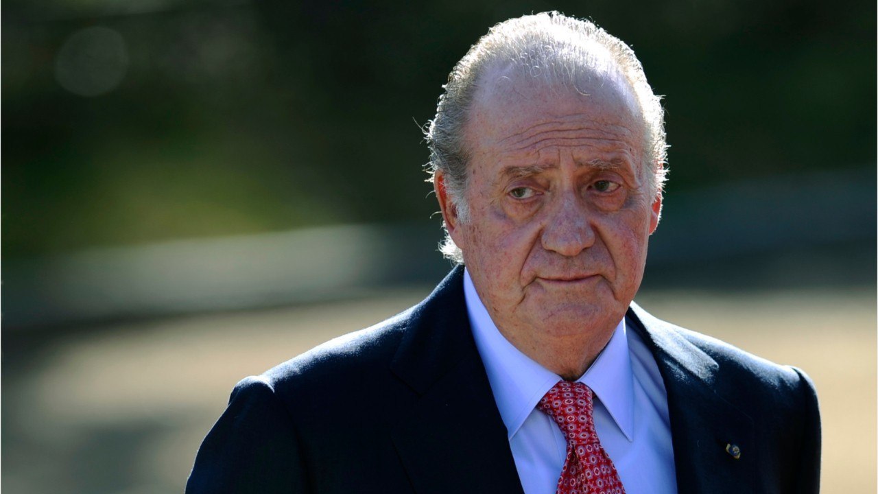 GALA VIDÉO - Juan Carlos : avec son ex-maîtresse Corinna zu Sayn-Wittgenstein, la guerre s’intensifie.