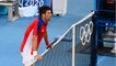 GALA VIDEO - JO 2021 : Novak Djokovic perd son sang froid sur le court ! Rafael Nadal l'épingle