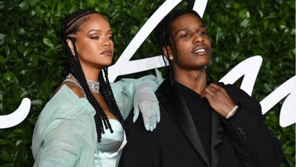 GALA VIDEO - Rihanna et A$AP Rocky : inconnu pour le videur, le couple star refoulé d'une boîte de nuit