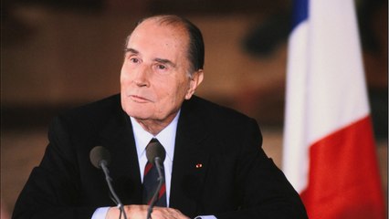 GALA VIDEO - François Mitterrand amoureux d'une femme de 50 ans de moins que lui : un livre dévoile tout.k