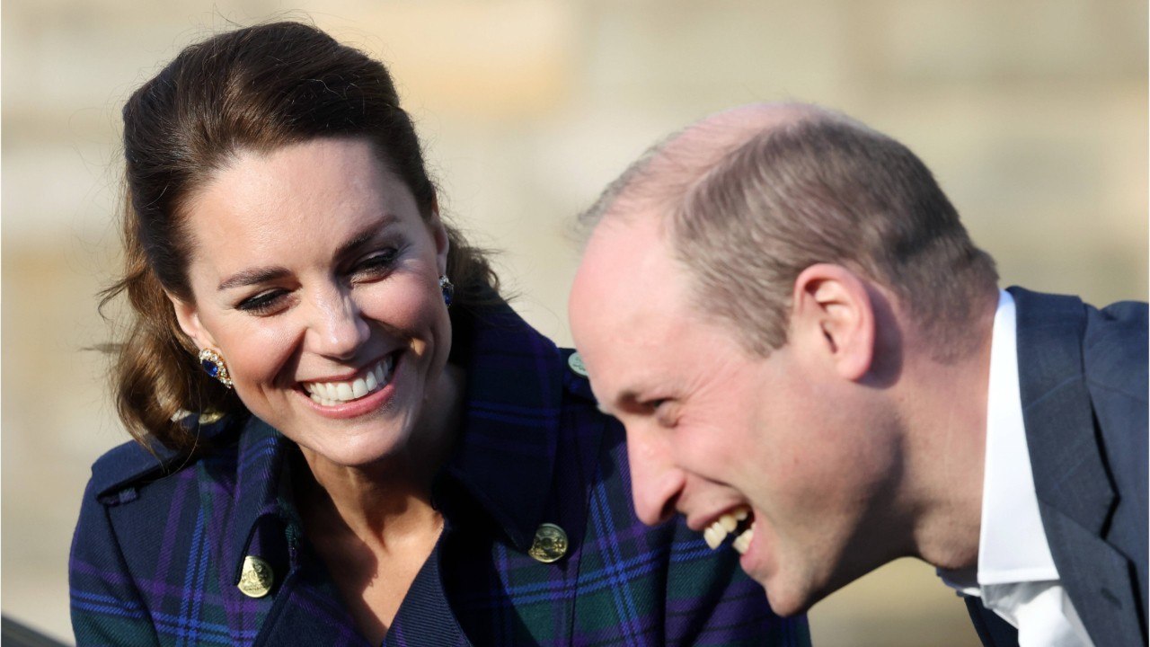 GALA VIDEO - Kate Middleton et William dévoilen...