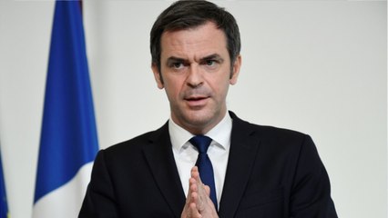 GALA VIDÉO - Olivier Veran en terrasse : le ministre lâche une petite blague