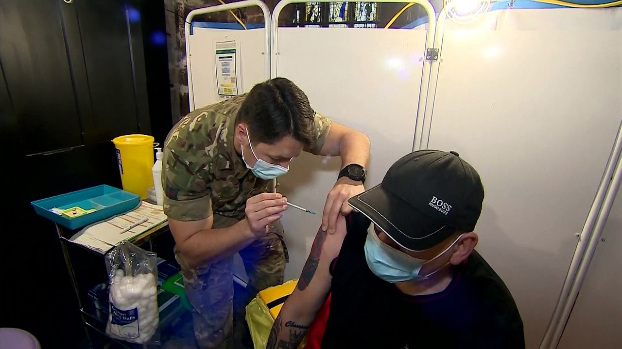 Ηνωμένο Βασίλειο: Νέο ρεκόρ στα κρούσματα - Μελανή πρόβλεψη από τον αρχίατρο της Αγγλίας