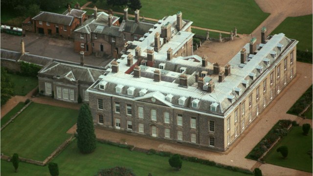 GALA VIDEO - Diana : pourquoi ses derniers vêtements et sous-vêtements ont-ils été brûlés ?