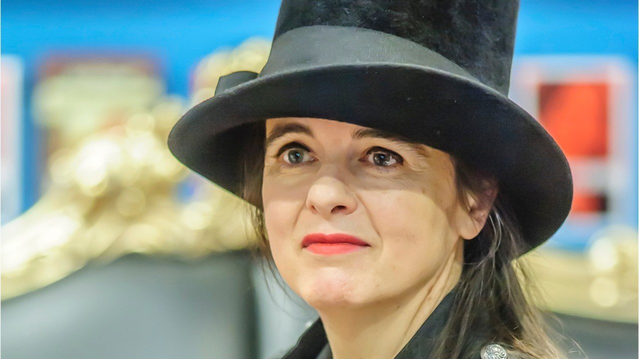 GALA VIDEO - Amélie Nothomb en couple : elle fait de rares confidences sur sa vie privée