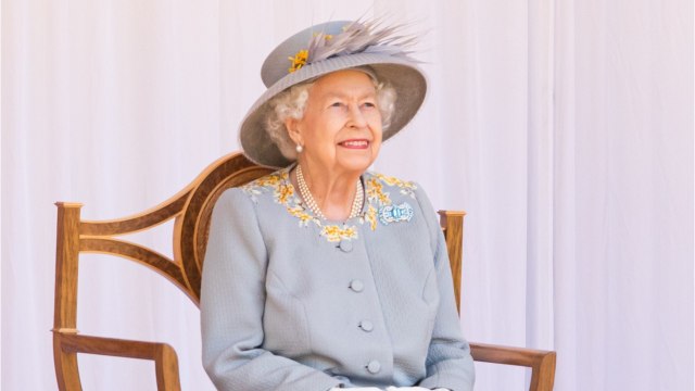 GALA VIDEO - Elizabeth II heureuse : la reine accueille un nouveau membre dans sa famille