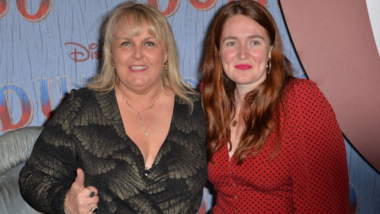 GALA VIDEO - PHOTO – Valérie Damidot : sa fille Roxane fait tomber le haut en vacances !