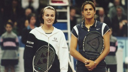 GALA VIDÉO -  PHOTO - Amélie Mauresmo dévoile un rare cliché de son fils : "Petit homme devient grand"