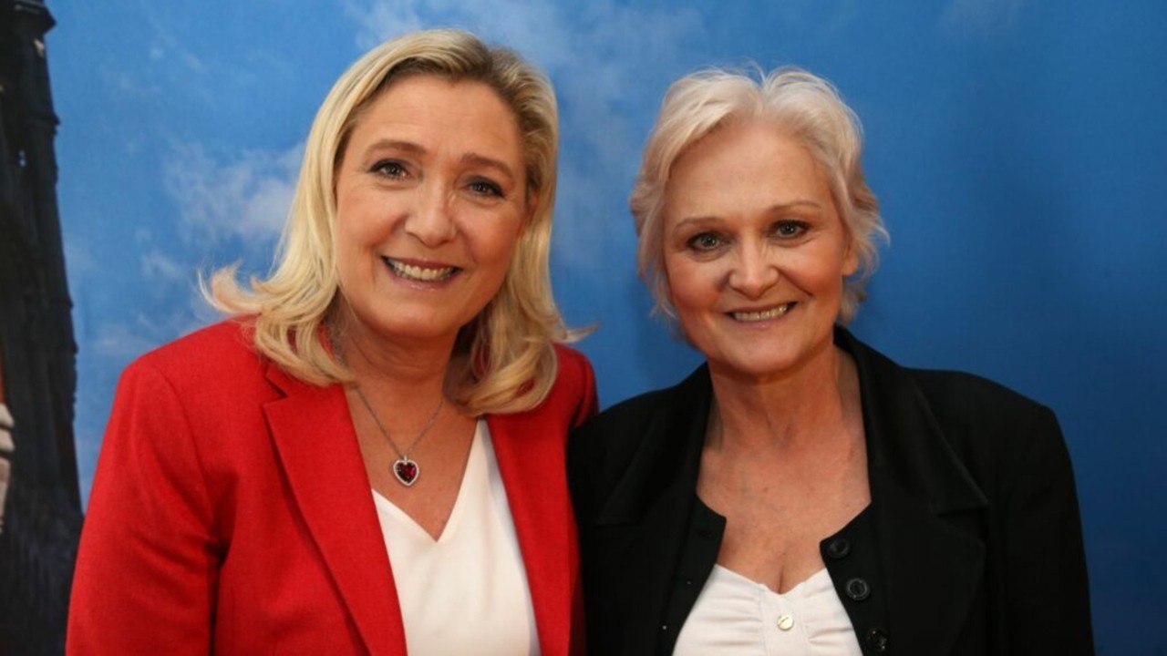 GALA VIDEO - Marine Le Pen : sa soeur Marie-Caroline prête à lui voler la vedette ? Elle signe son come-back.