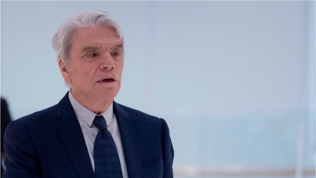 GALA VIDÉO - Ce n’est pas très bien : Bernard Tapie remonté contre Laurent Lafitte