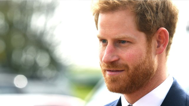 GALA VIDEO - Prince Harry : après avoir épinglé son père, une autre personne en prend pour son grade.