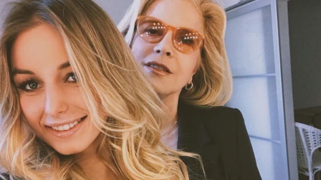 GALA VIDÉO - PHOTO – Sylvie Vartan « meilleure maman du monde : sa fille Darina ne tarit pas d’éloges.