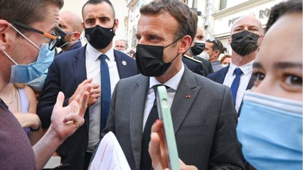 GALA VIDEO - Emmanuel Macron giflé : faut-il relever la sécurité autour du président ?