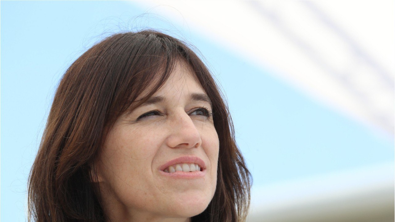 GALA VIDEO - Charlotte Gainsbourg « un peu vexée " par sa demi-soeur Lou Doillon : elle s'explique